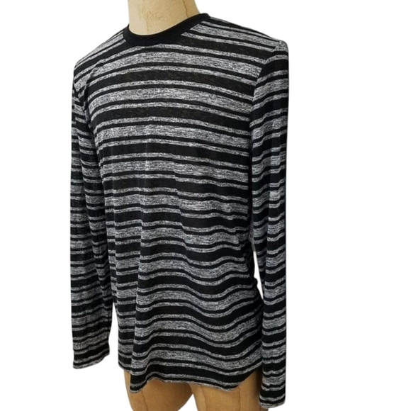 Guess Men's Long Sleeves Shirt.  Size Small. New With tags $89. - Picture 2 of 6